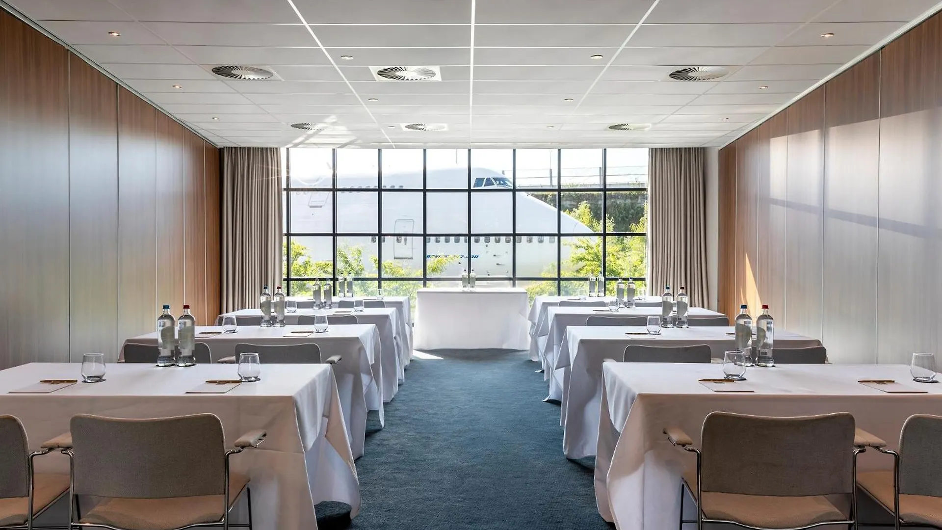 Corendon Amsterdam Schiphol Airport, A Tribute Portfolio Hotel Badhoevedorp 4*,